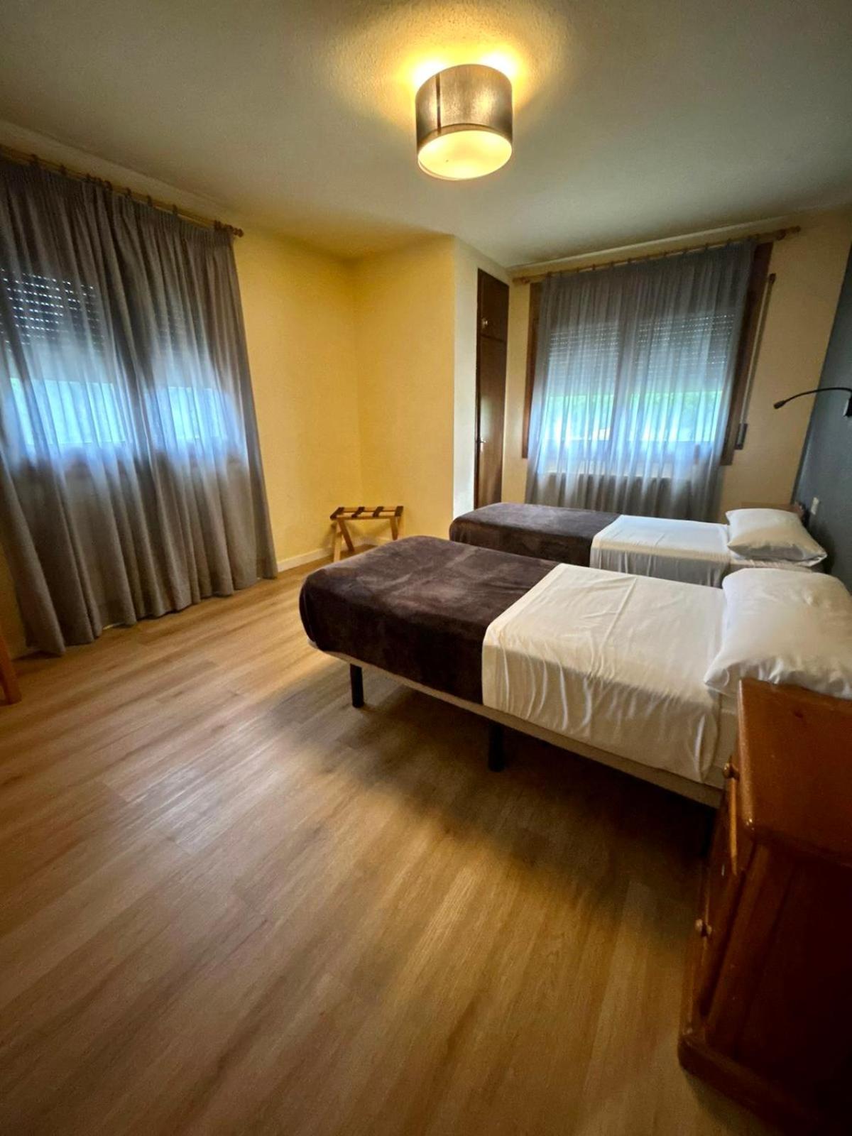 Apartamentos Turisticos Poblado Arinsal Ngoại thất bức ảnh