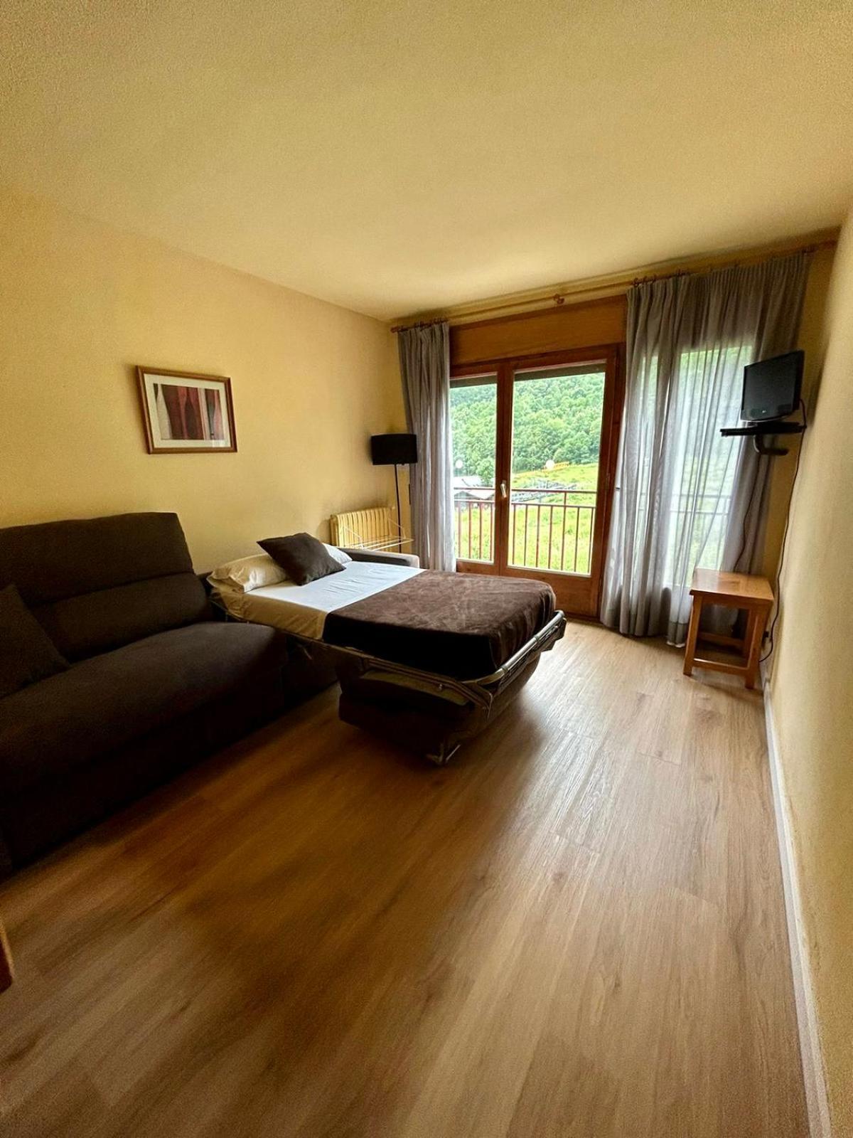 Apartamentos Turisticos Poblado Arinsal Ngoại thất bức ảnh