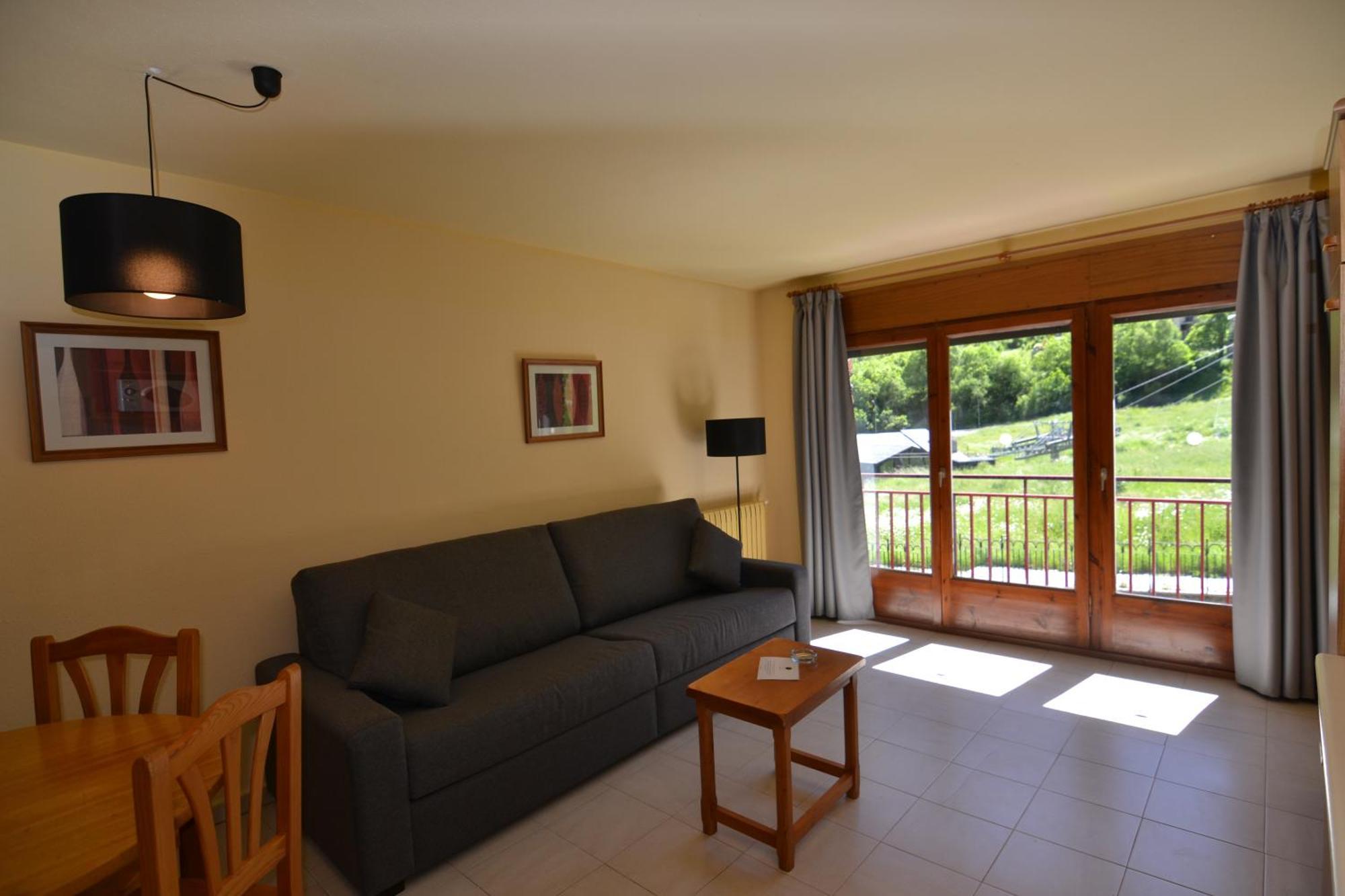 Apartamentos Turisticos Poblado Arinsal Ngoại thất bức ảnh