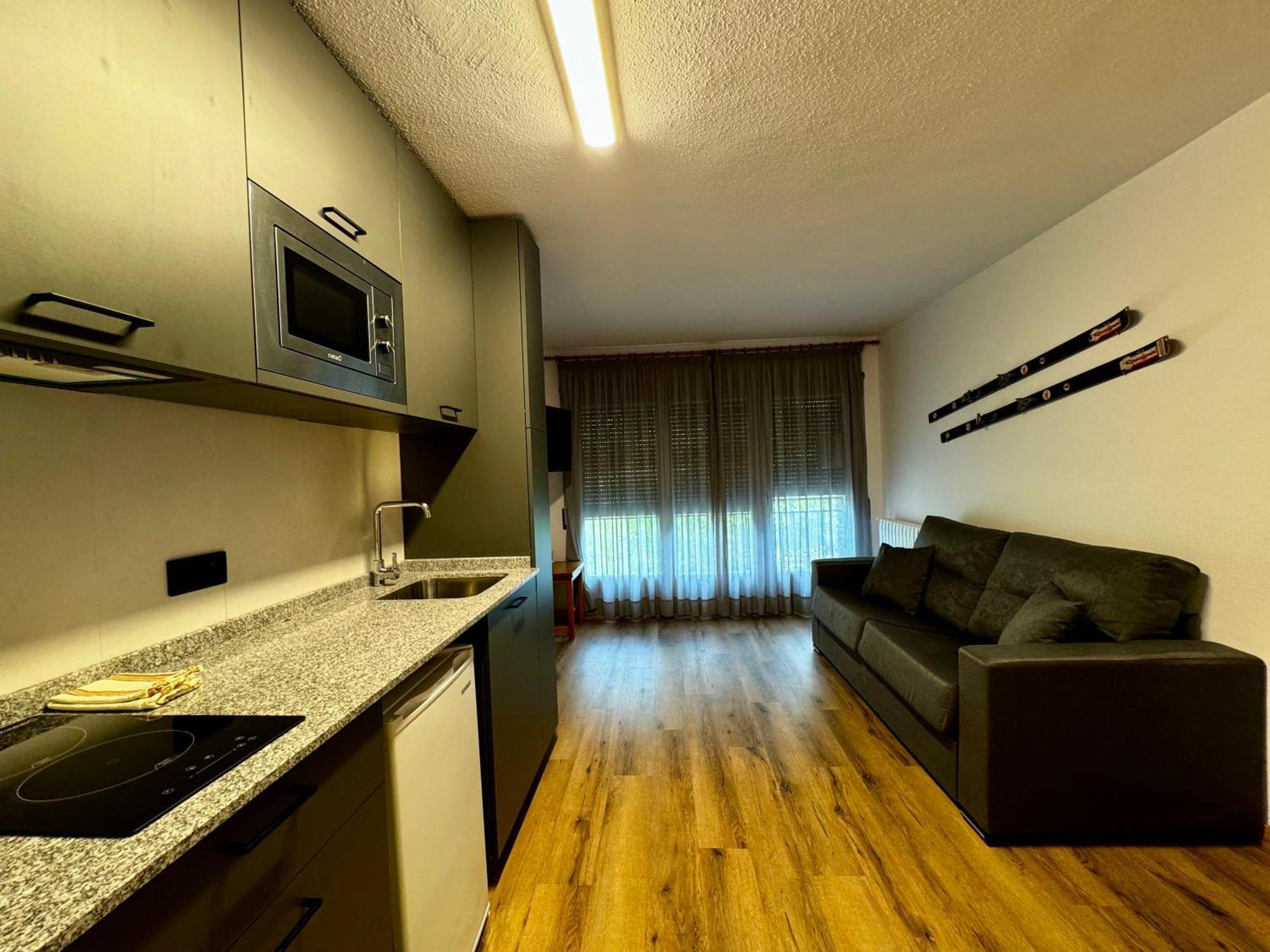 Apartamentos Turisticos Poblado Arinsal Ngoại thất bức ảnh