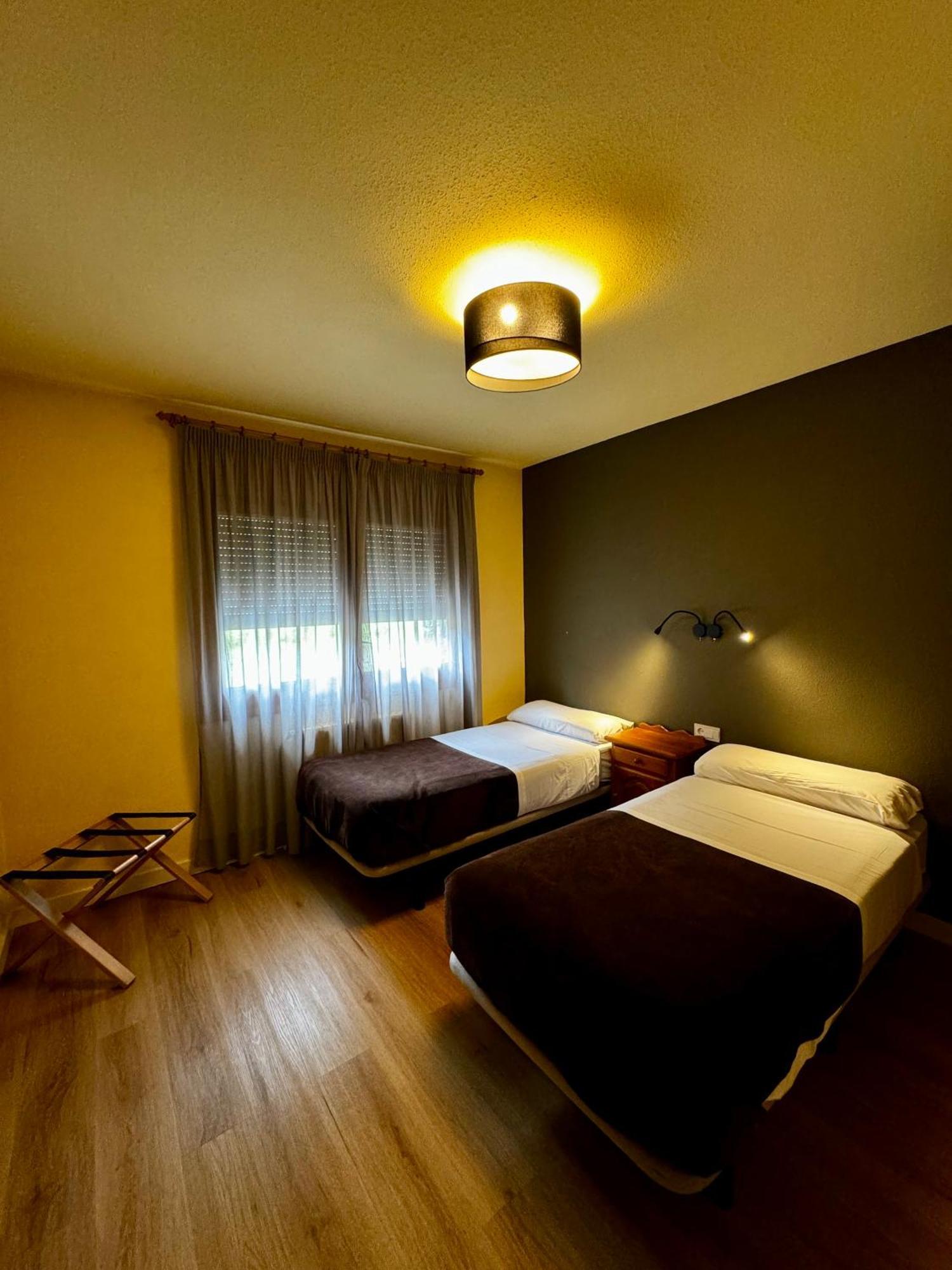 Apartamentos Turisticos Poblado Arinsal Ngoại thất bức ảnh