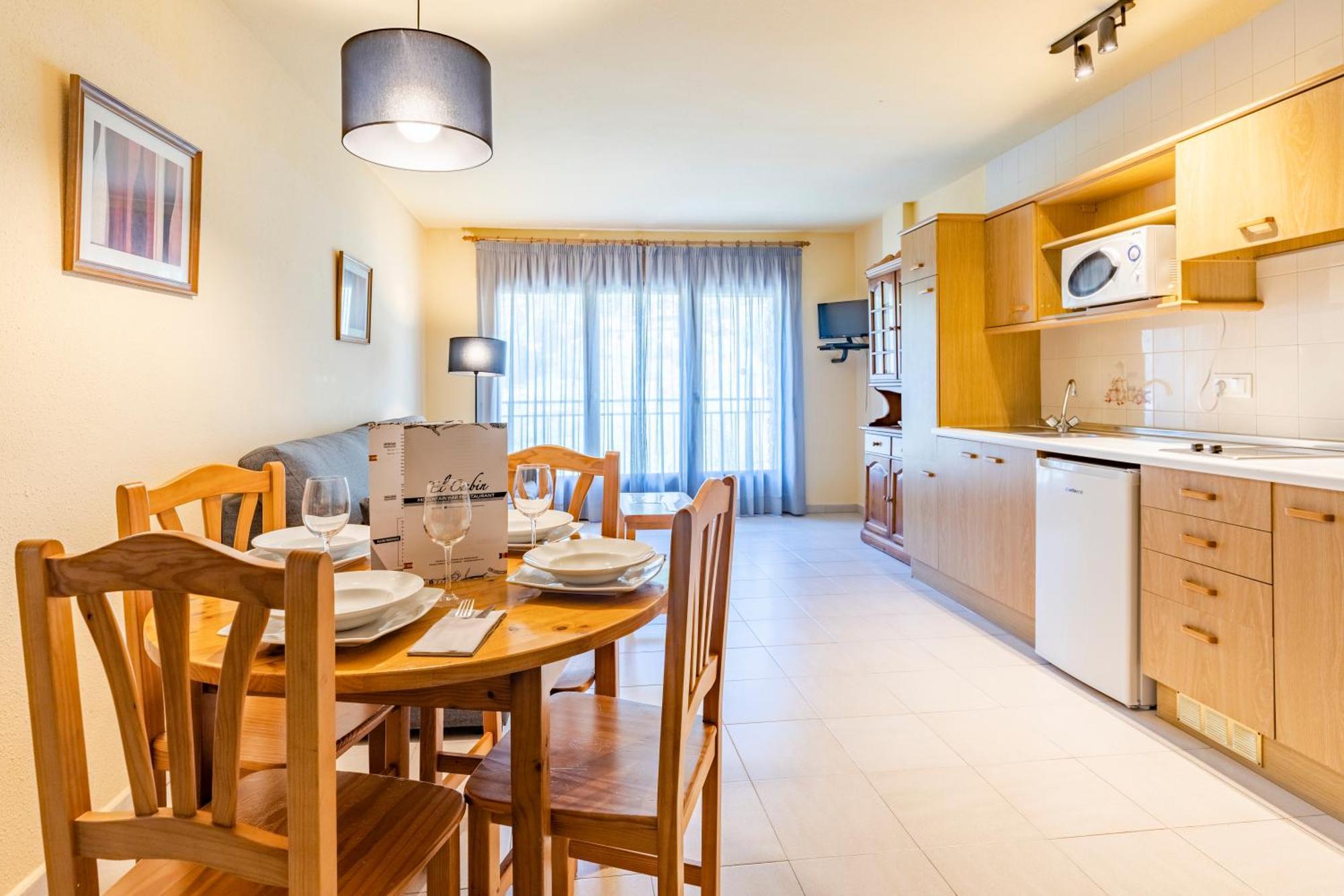 Apartamentos Turisticos Poblado Arinsal Ngoại thất bức ảnh