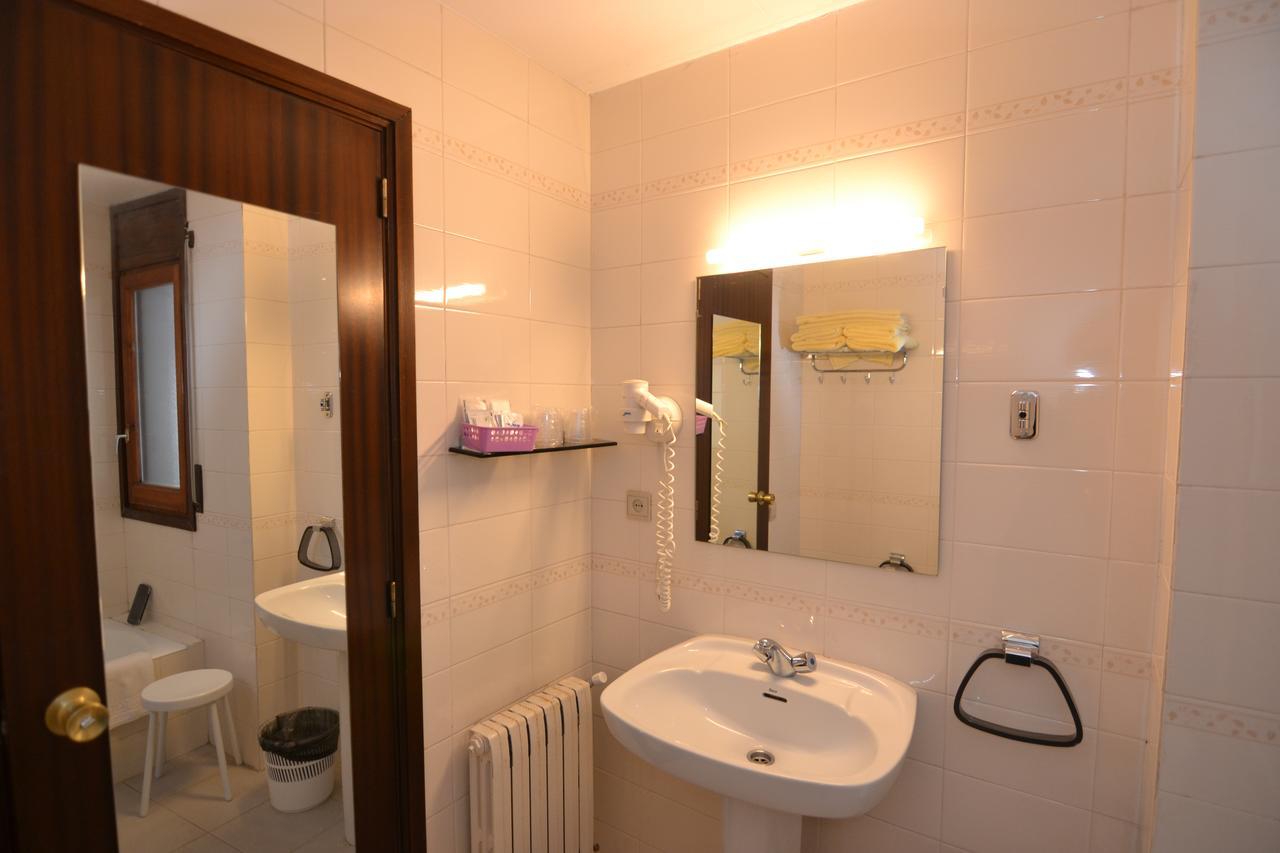 Apartamentos Turisticos Poblado Arinsal Ngoại thất bức ảnh