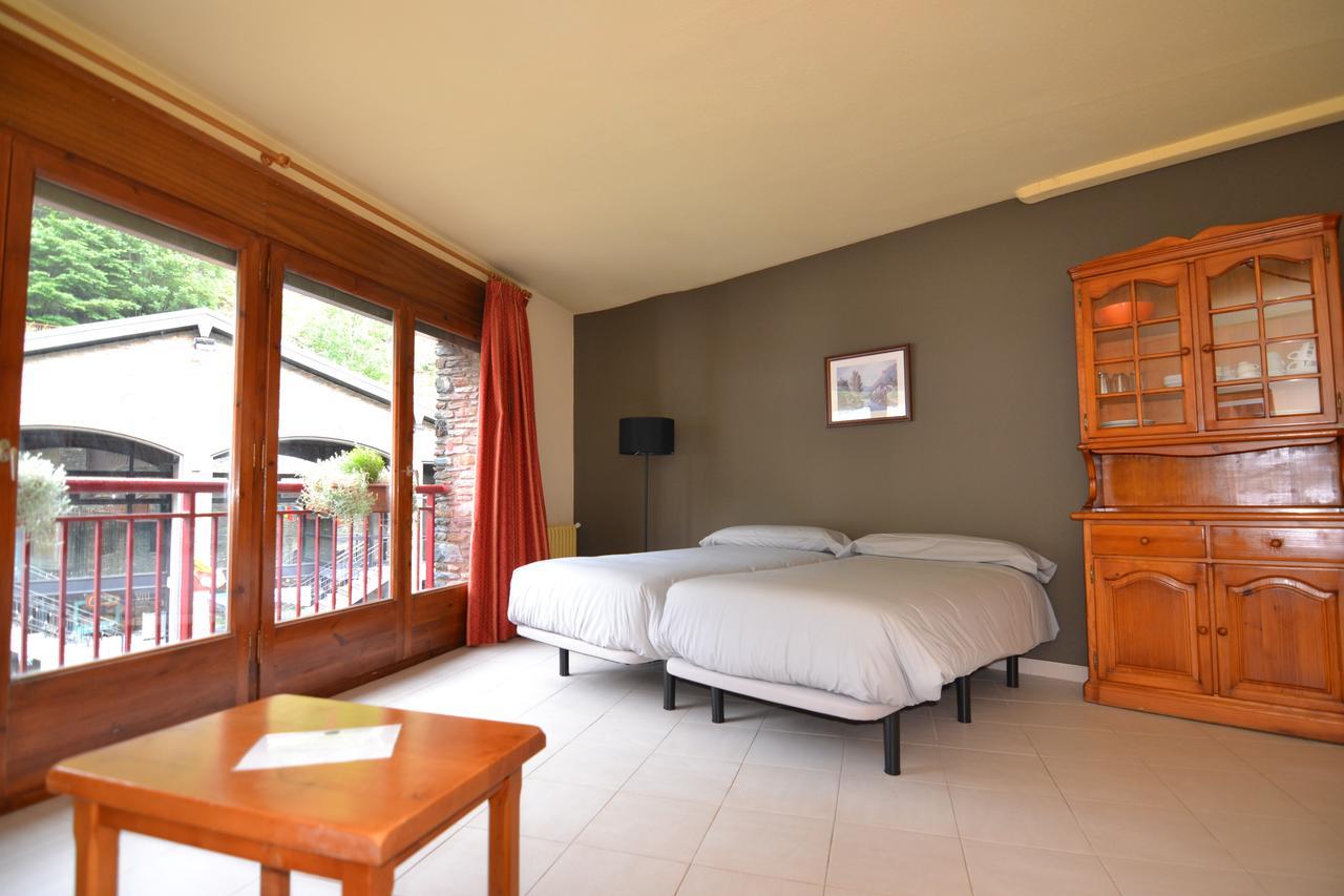 Apartamentos Turisticos Poblado Arinsal Ngoại thất bức ảnh