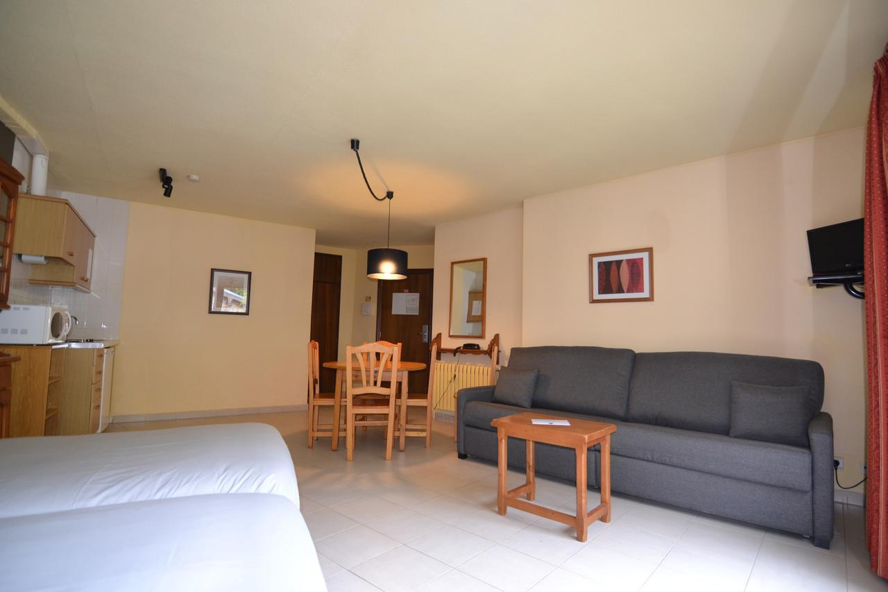 Apartamentos Turisticos Poblado Arinsal Ngoại thất bức ảnh
