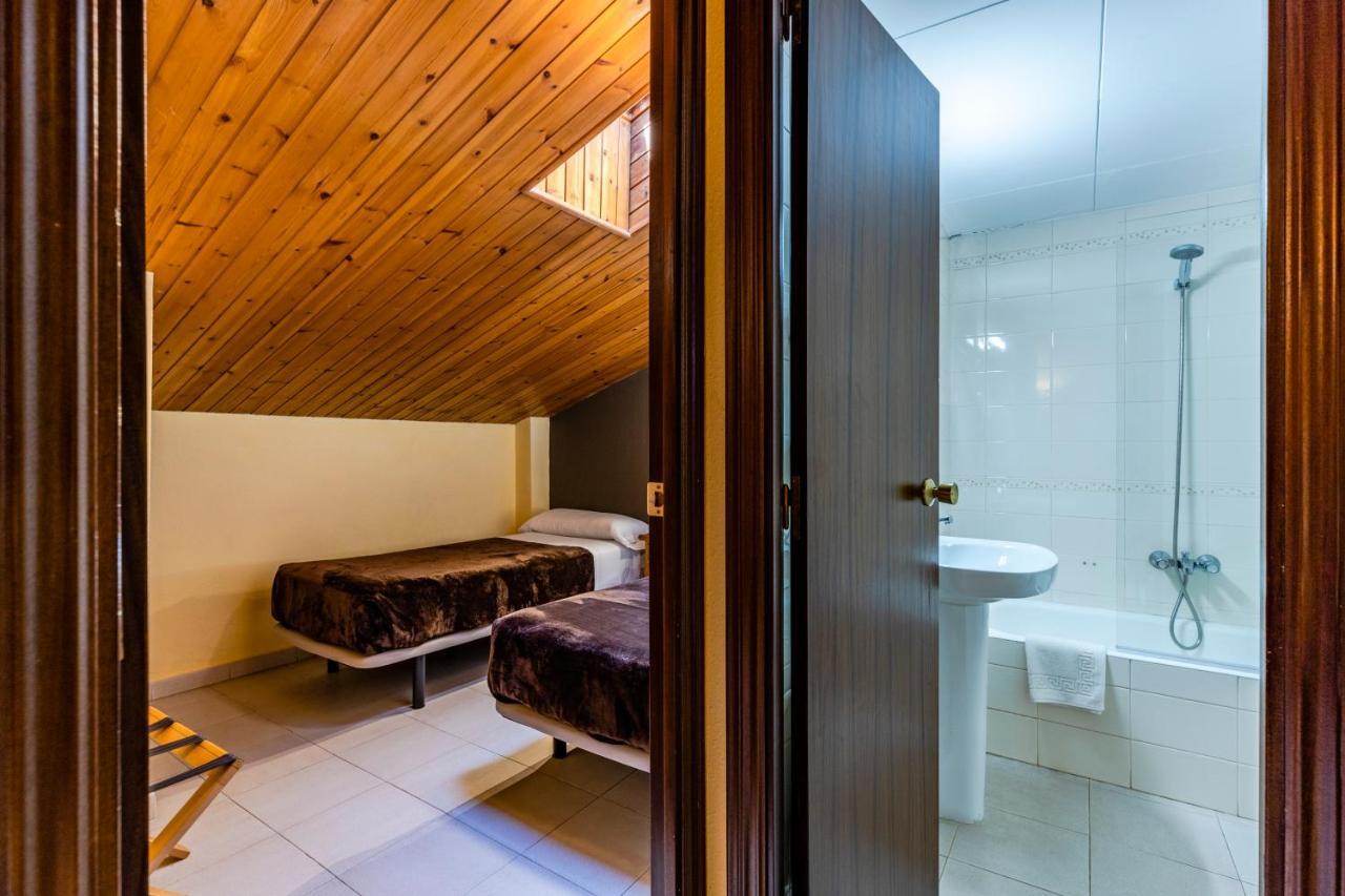 Apartamentos Turisticos Poblado Arinsal Ngoại thất bức ảnh